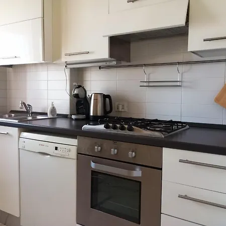 Quietnest Station Flat 86sqm 100m To Bus Station 300m To Train Station *